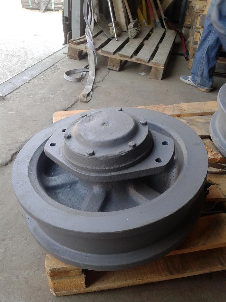 Башенный кран qtz 80. Корпус подшипника у2260. Рельсовый кран. 22. Колесо башенного крана.