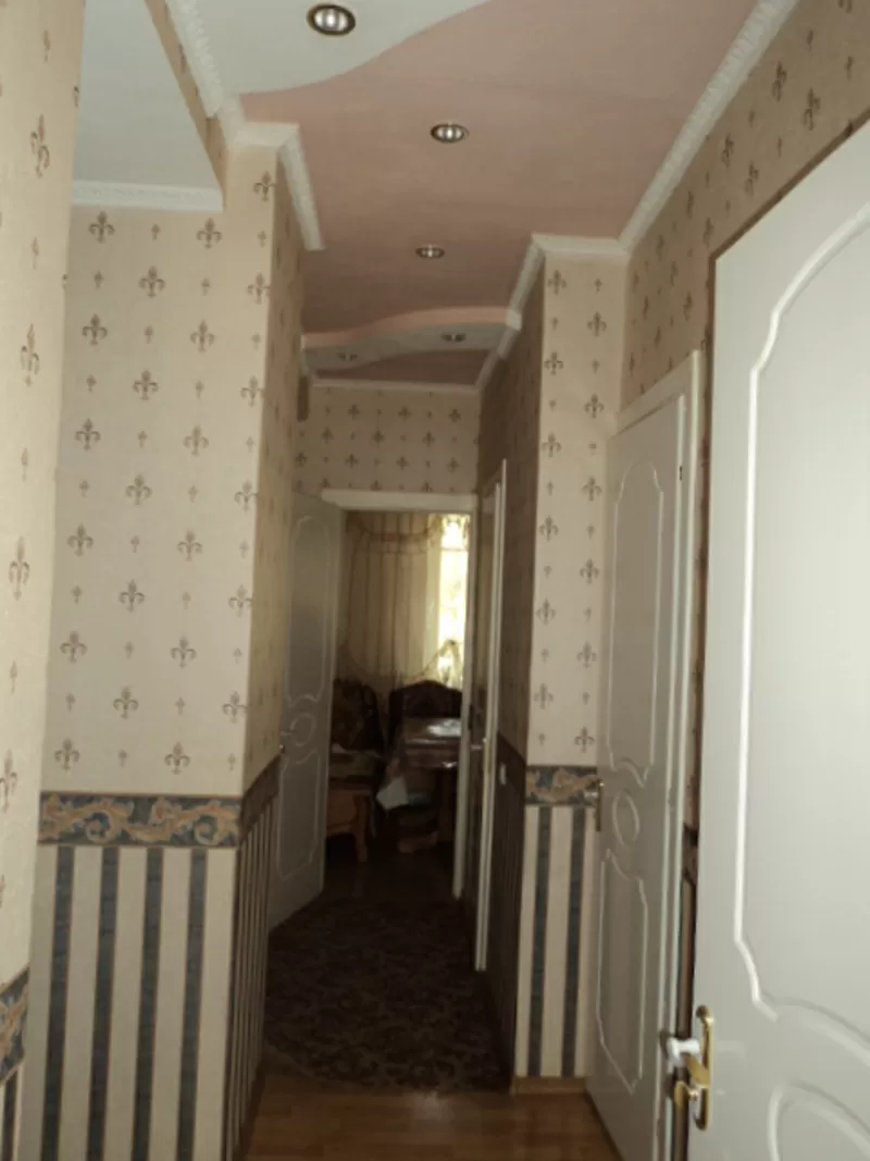 Продается 3-х комнатная квартира в центре Каменска-Шахтинского 9